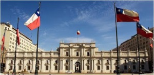 Palacio Presidencial de La Moneda en Santiago de Chile sobre el paralelo 33.